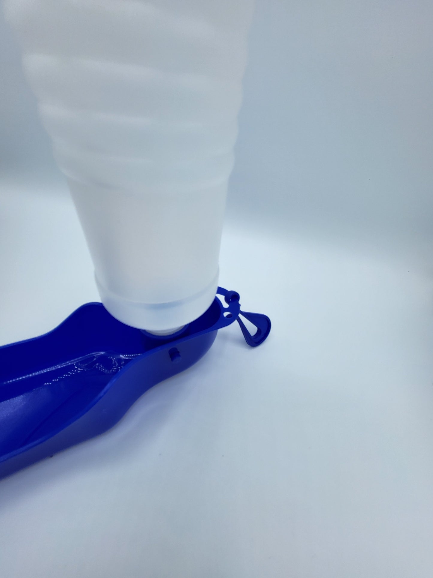 Wasserflasche für Hunde faltbar – 500ml Tragbarer Wasserspender für unterwegs